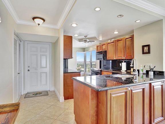 3rd image of 1021 Hillsboro Mile #1021-1108