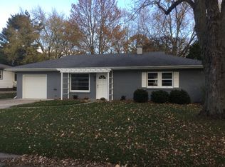 914 S 5th St, Watseka, IL 60970