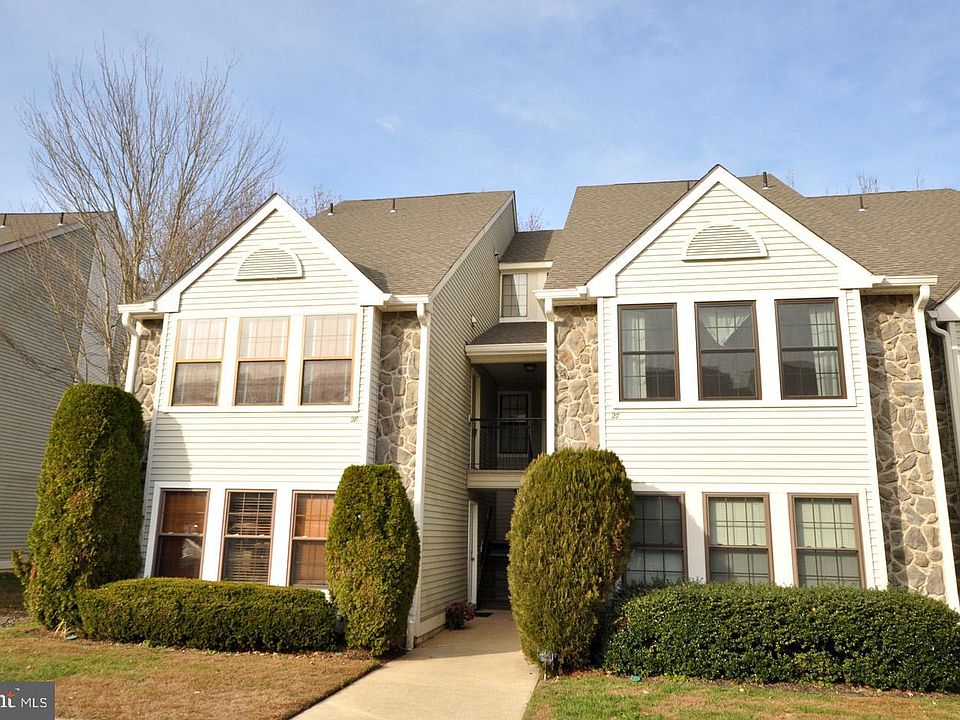 1st image of 28 Bridgewater Dr