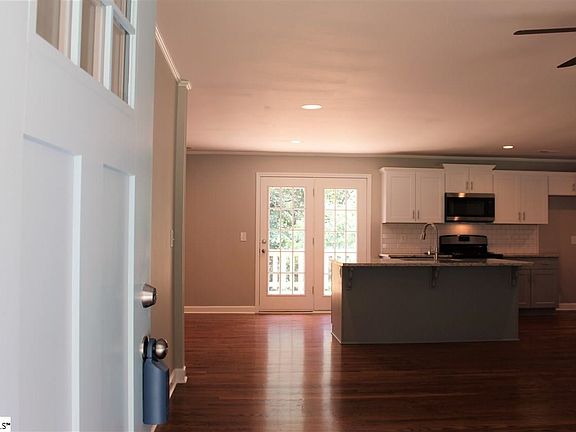 3rd image of 101 Creighton Dr