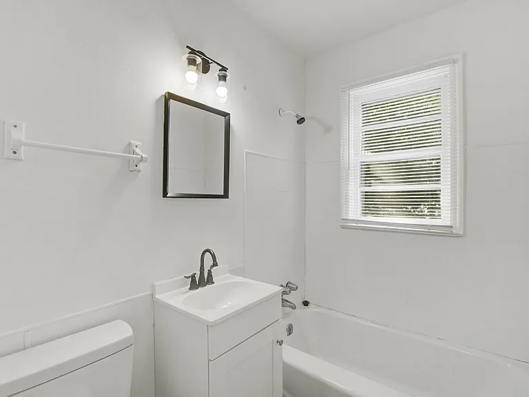 237 Broad St — Photo 31