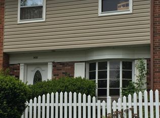 1410 Lincolnshire Dr, Champaign, IL 61821