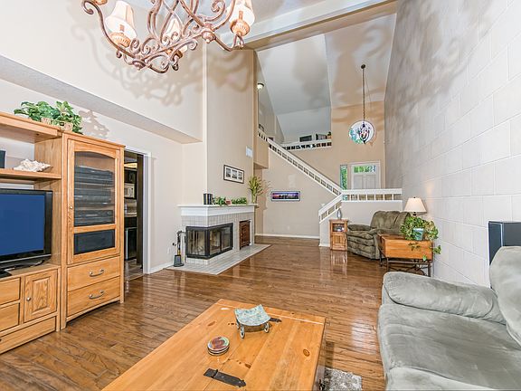 Spacious living room