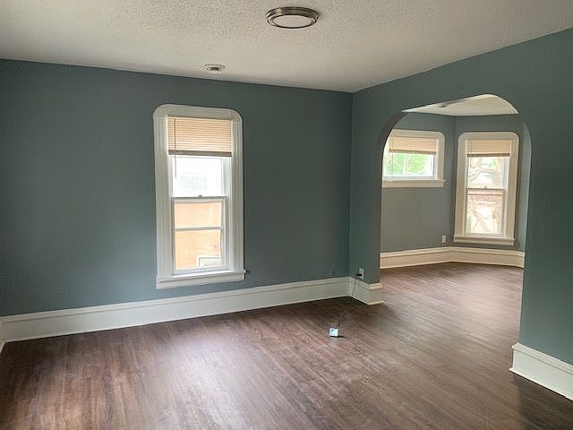 1st image of 3103 Queen Ave N