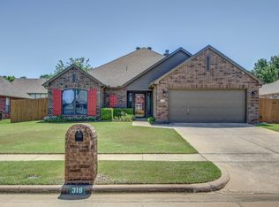 318 N Butternut Pl W, Broken Arrow, OK 74012