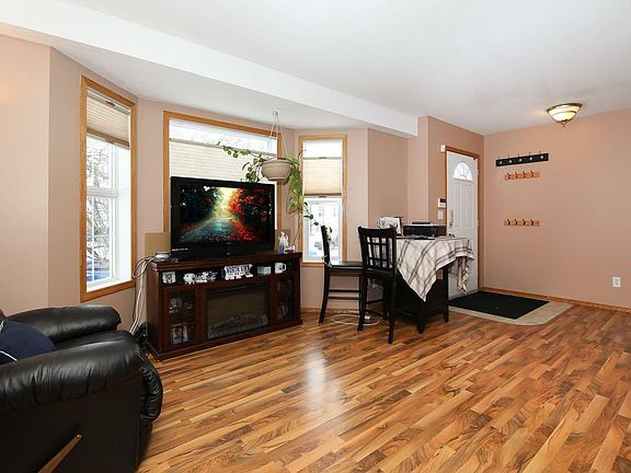5th image of 69 Westgate Cres