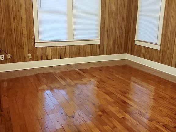 4th image of 1127 N Avenue C