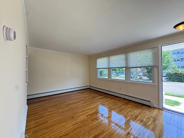 1 Savin Ct — Photo 2