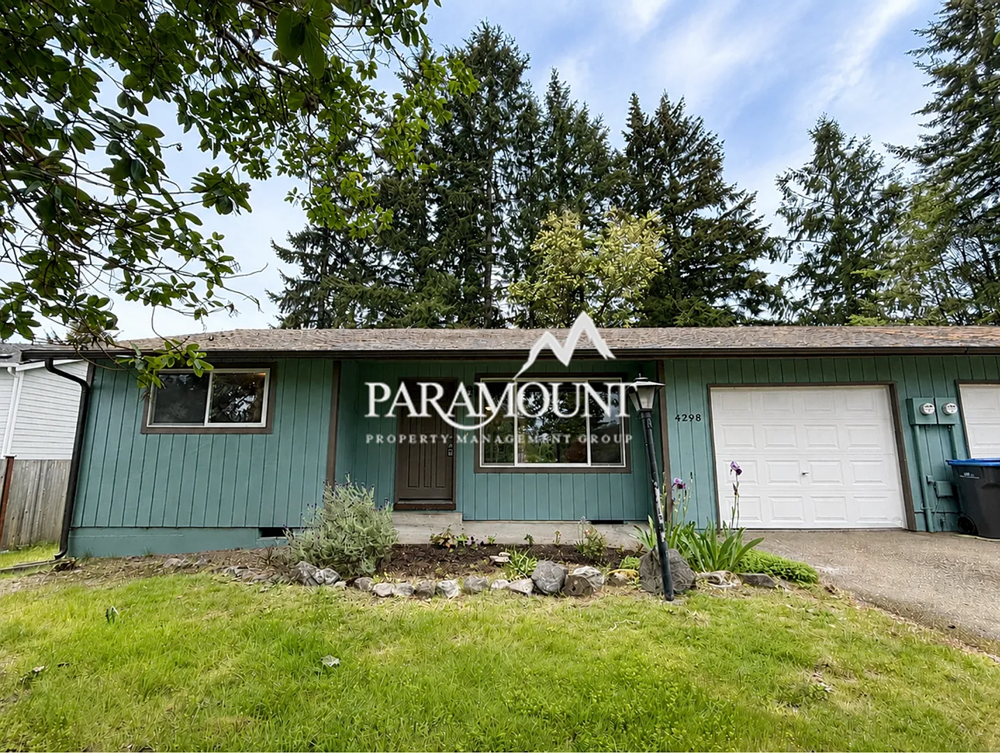 (Application Pending)Charming 2-Bedroom Duplex with Garage! — Photo 1