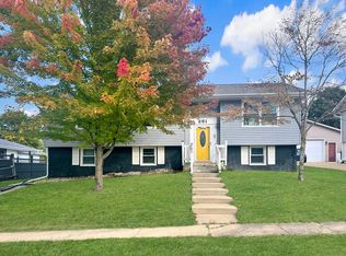 251 N Bellaire Ave, Freeport, IL 61032