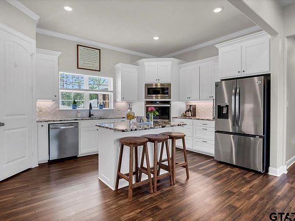 5th image of 18329 Timber Oaks Dr