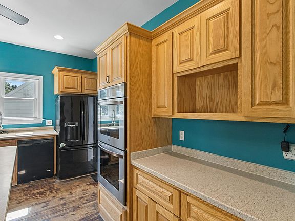 4th image of 821 Ash St