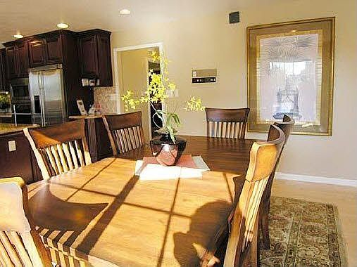 3rd image of 1397 N Hillview Dr