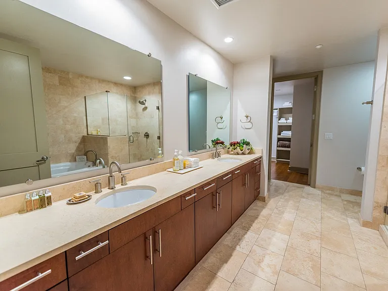 Wilshire Victoria Westwood Apartments — Photo 52