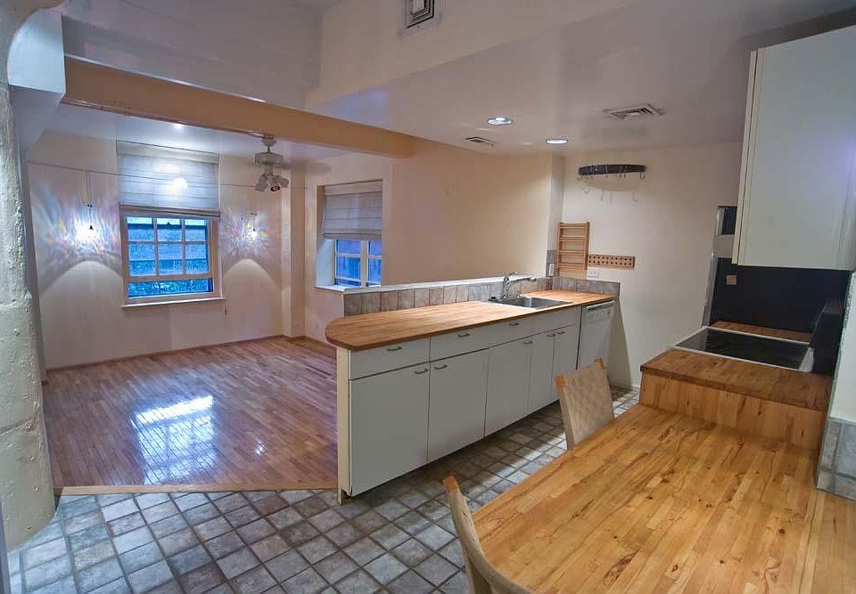 1st image of 246 N 3rd St APT 3c