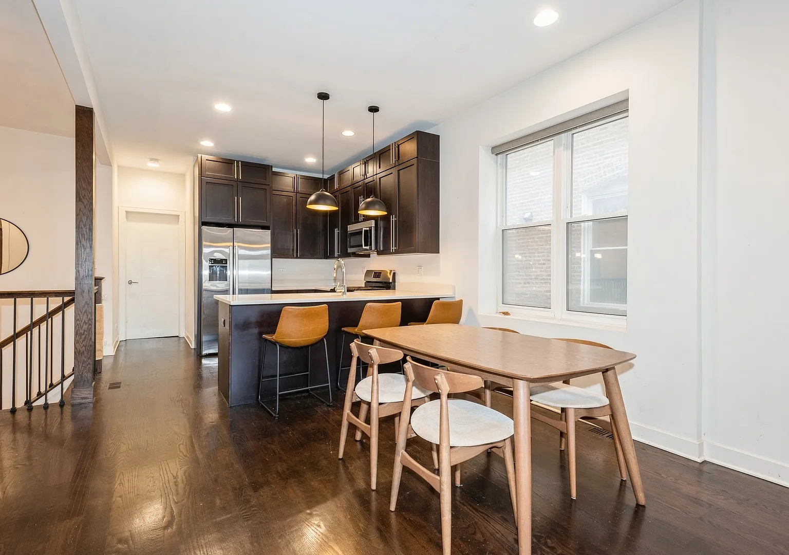 3 bed, 2.5 bath, 2500 sqft, $4,000 — Photo 4