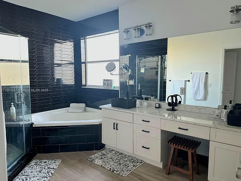 5016 SW 139th Ter — Photo 6
