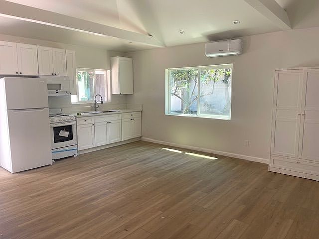 2nd image of 4919 Enfield Ave