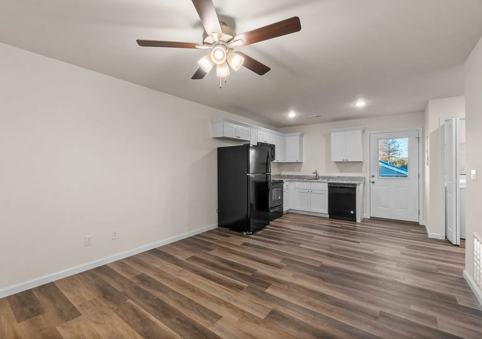 Highland Point Dr 780 — Photo 3