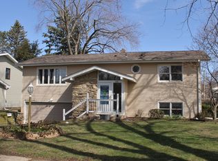 44 Sunset Dr, Cary, IL 60013