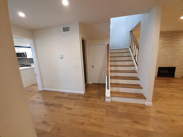 1333 Valley View Rd — Photo 3