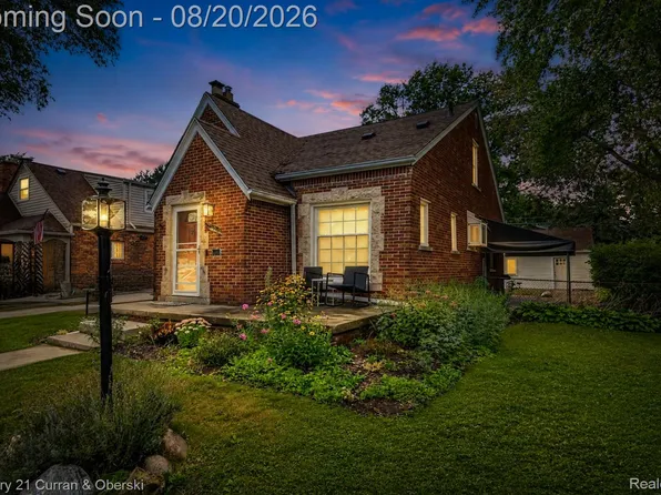 2100 Lancaster St, Grosse Pointe Woods, MI 48236