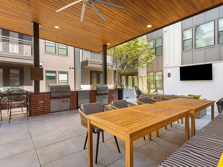 Troubadour Apartments — Photo 27