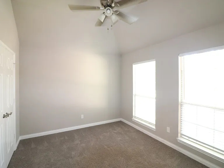 4606 Clay Dr — Photo 6