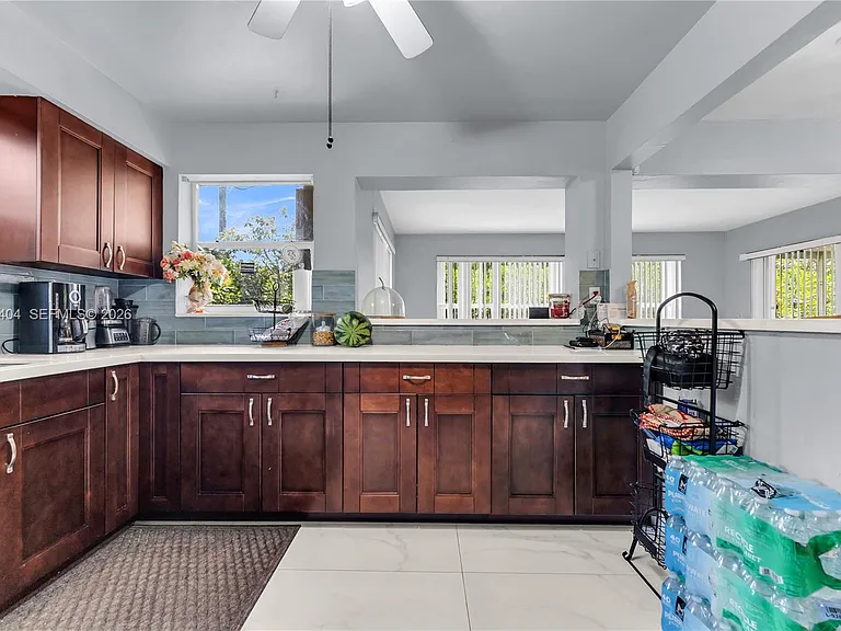 1019 S 29th Ave — Photo 15