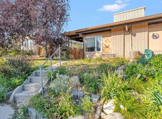 28 SW Hilton Ave NW, Calgary, AB T2K2H2