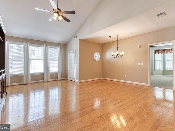 4th image of 1515 Enyart Way Unit 303