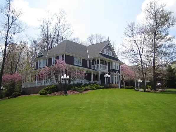 6356 Rockledge Dr, Brecksville, OH 44141