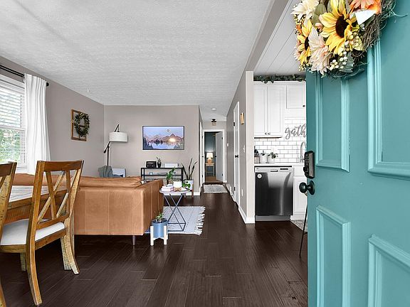 3rd image of 633 E Beechwold Blvd