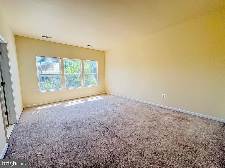 4651 Carisbrooke Ln — Photo 5