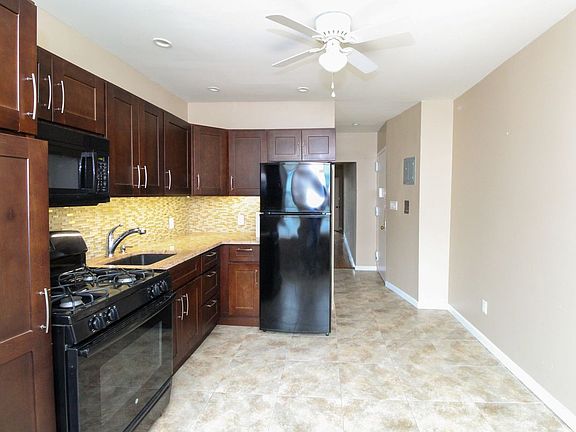 4th image of 724 Bergen St APT 4R