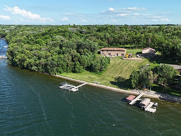 3rd image of 26775 Mickelson Dr