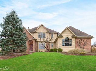 3 Bordeaux Ct, Oakwood Hills, IL 60013