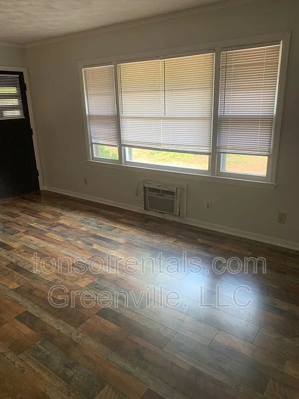 2 bed, 1.0 bath, 980 sqft, $950 — Photo 3
