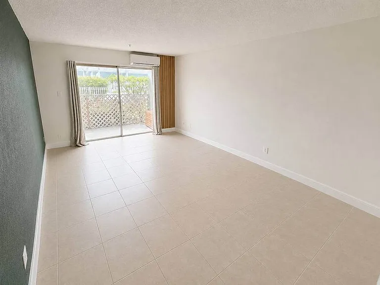 4251 NW 5th St #125 — Photo 5