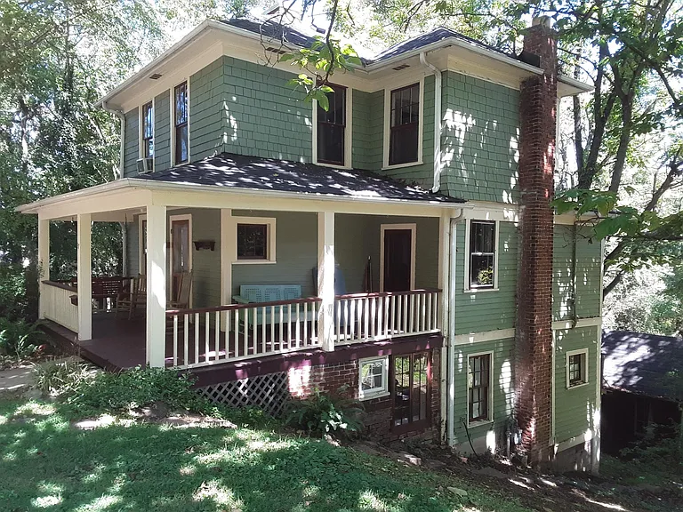 37 1/2 Elizabeth Pl — Photo 5