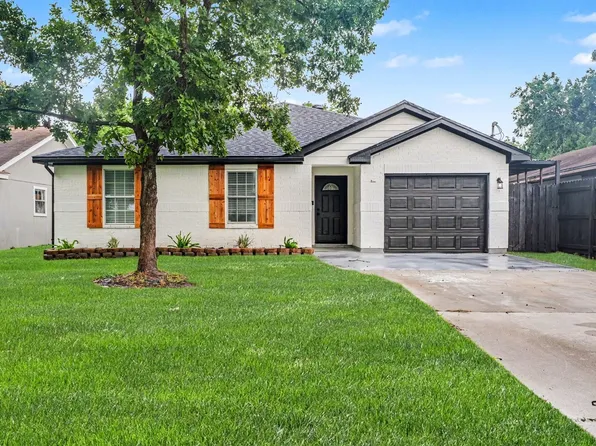 4104 1/2 20th St N, Texas City, TX 77590