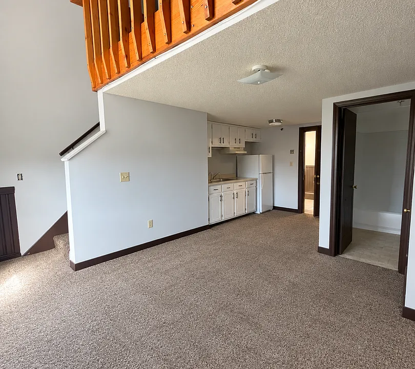 17-153 W Main St #17