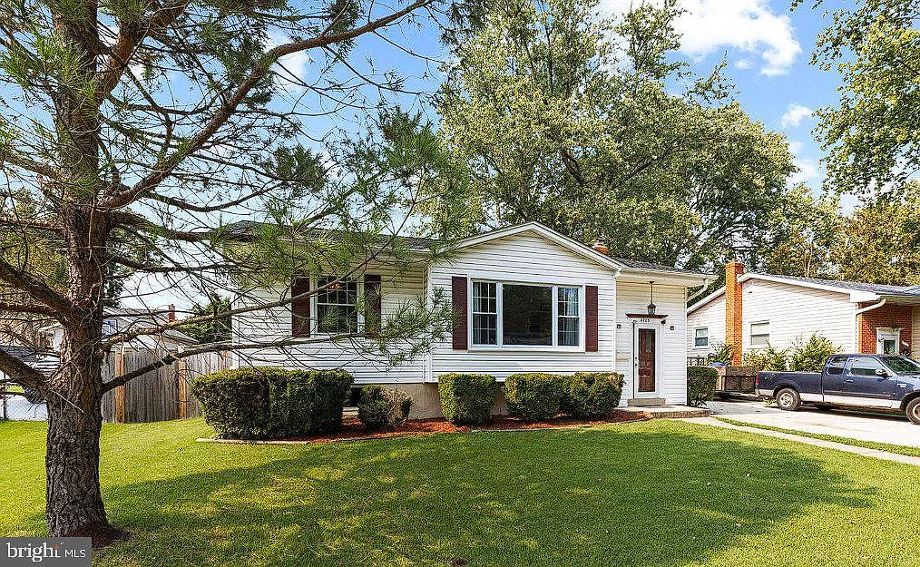 4 bed, 3.0 bath, 2136 sqft, $3,900 — Photo 1