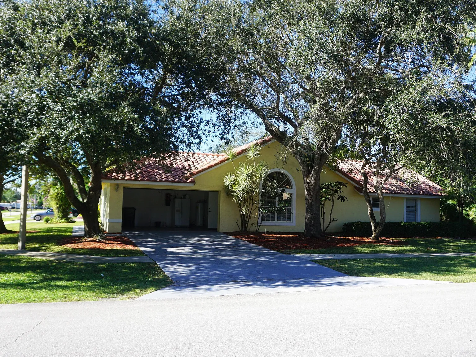 4 bed, 2.0 bath, 2138 sqft, $3,800 — Photo 3