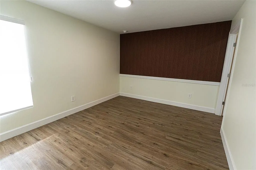 2232 Florida Dr — Photo 2