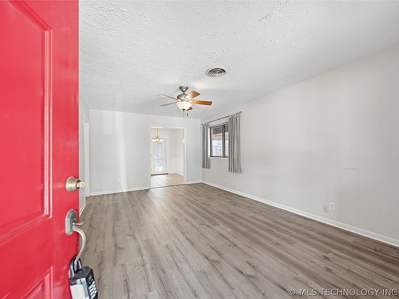 3rd image of 5615 S Newport Ave #5615