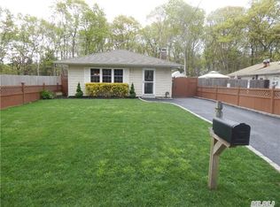 17 Dover Pl, Mastic, NY 11950