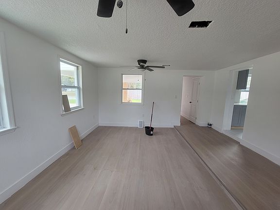 3rd image of 1701 S Mellonville Ave
