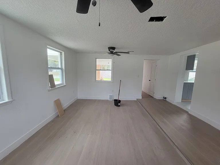 1701 S Mellonville Ave — Photo 3