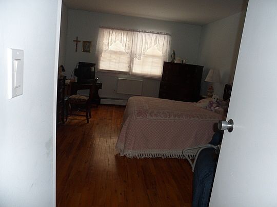 4th image of 2417 Wilshire Ln